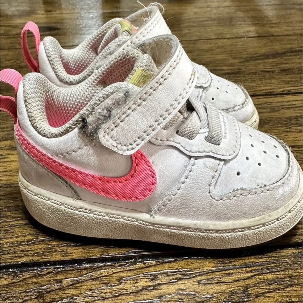 Infant Nike Sneakers – Size 2.5 (Play Condition)